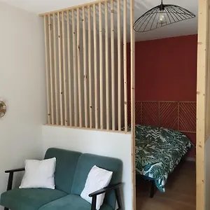  Appartement Climatise Et Spacieux Situe Pres Des Parcs France